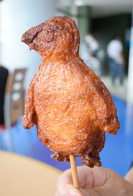 ペンギンの形をしたペンギン串/アクアワールド茨城県大洗水族館（大洗町）