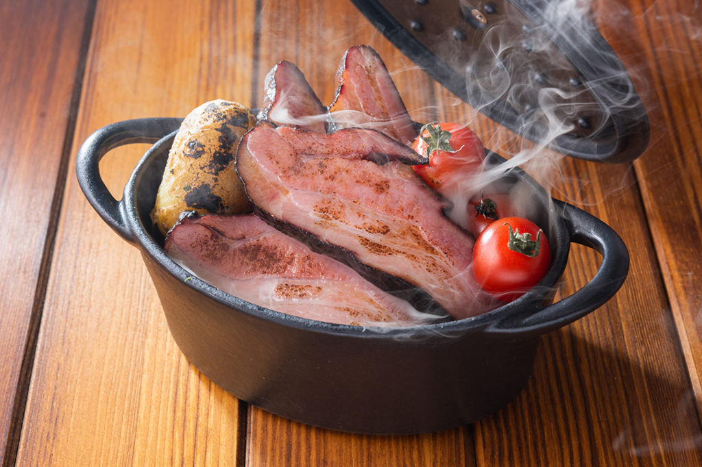 トップオブザベーコン/REWILD OUTDOOR TOKYO店内（東京都／中央区）