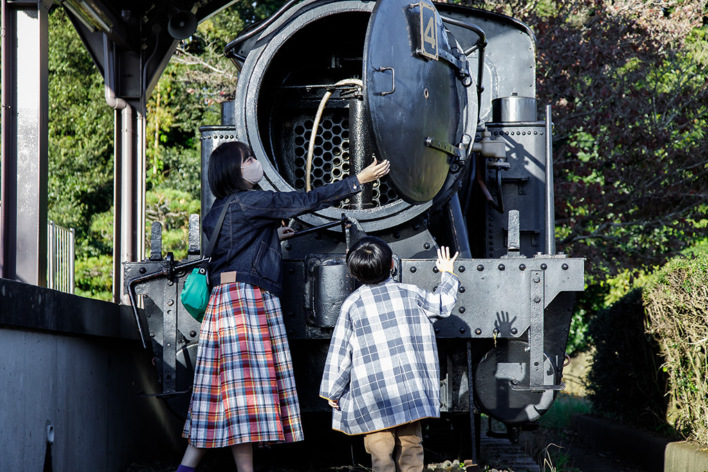 SLの円形の扉が開けられる/龍ケ崎市歴史民俗資料館（茨城県）