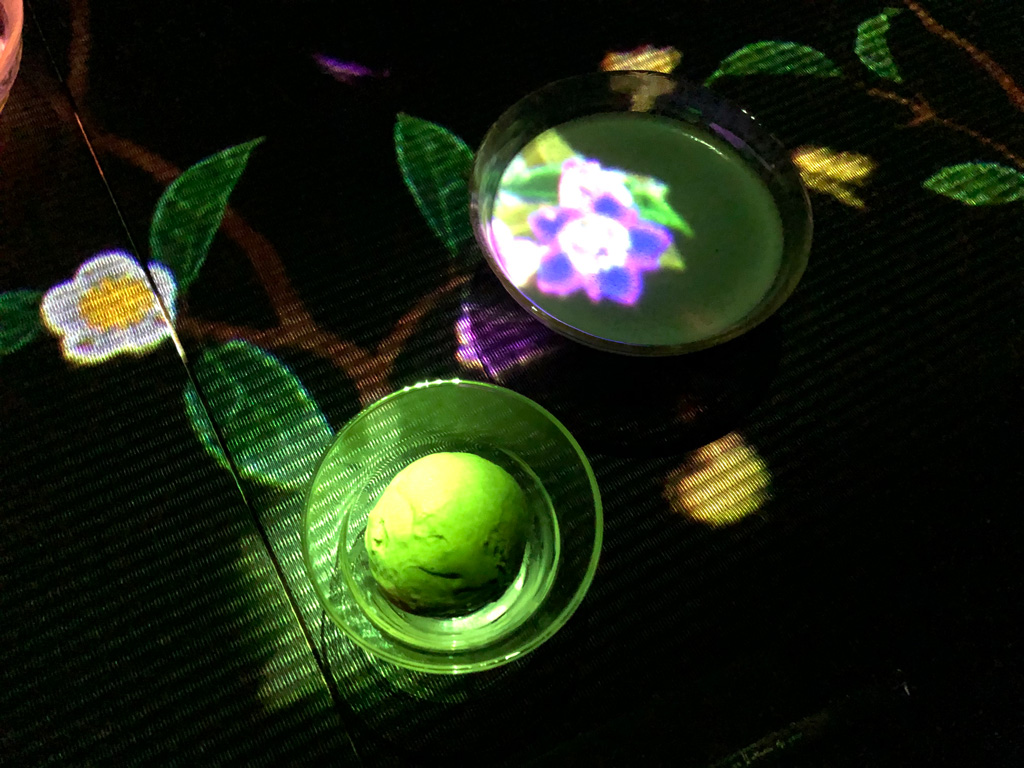 「EN TEA HOUSE 幻花亭」のお茶とアイスクリーム/チームラボボーダレス(東京都/お台場)