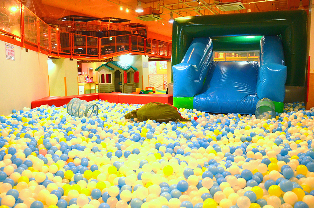 キッズキャッスル三郷のボールプールエリア/（埼玉県/三郷市）