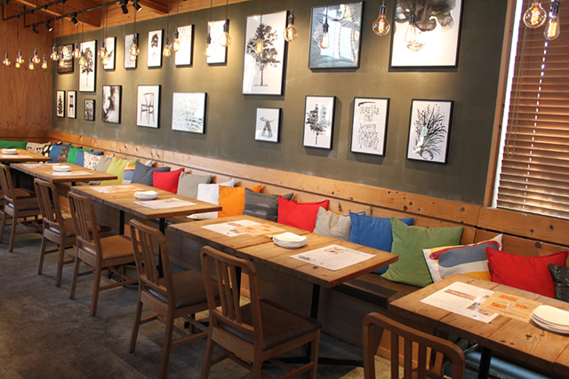 レストラン/道の駅 神戸フルーツ・フラ棚に並ぶ新米/ワーパーク大沢(兵庫県)