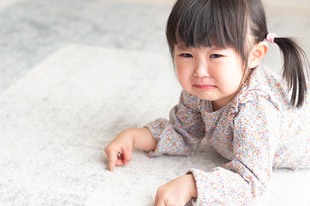 【子どものイヤイヤ期を乗り切る方法】泣く子ども