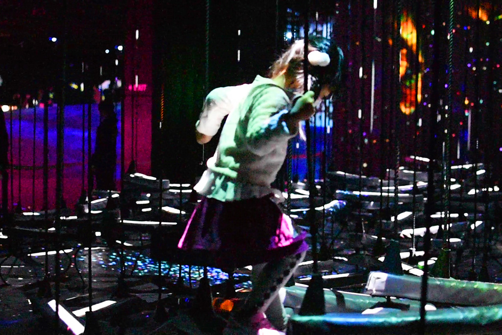 クライミングをする女の子/チームラボボーダレス(東京都/お台場)