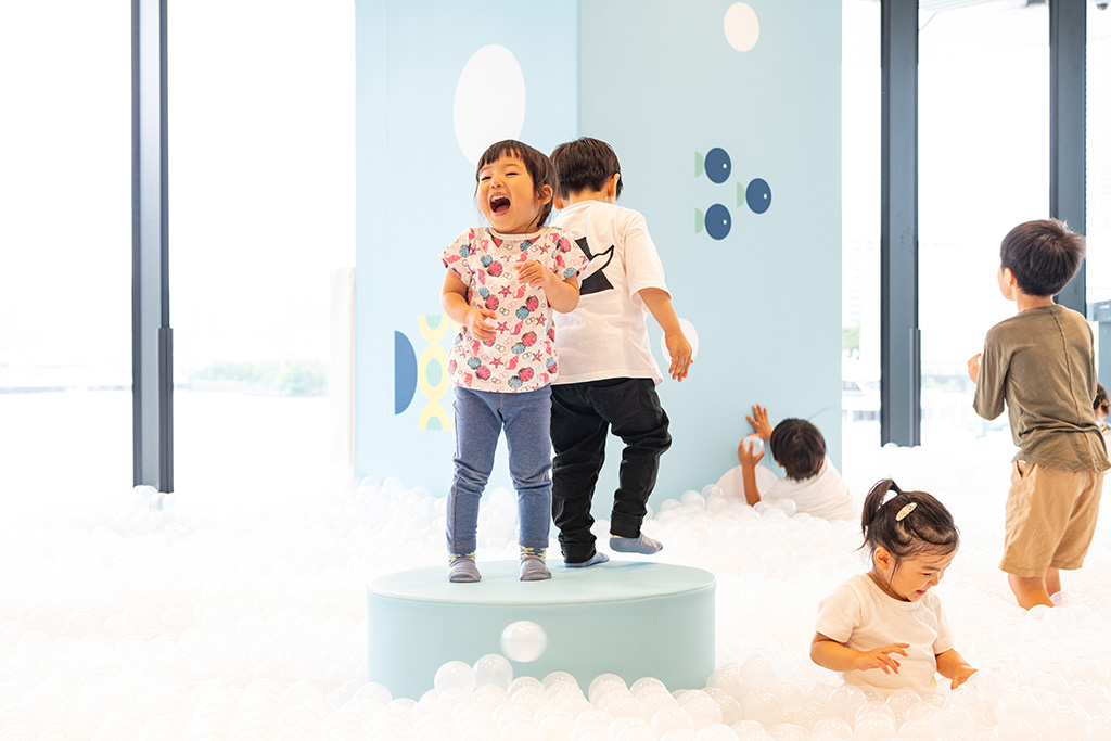 大きなボールプールで遊ぶ子ども達/CULAFUL(キュラフル)(東京都/港区)