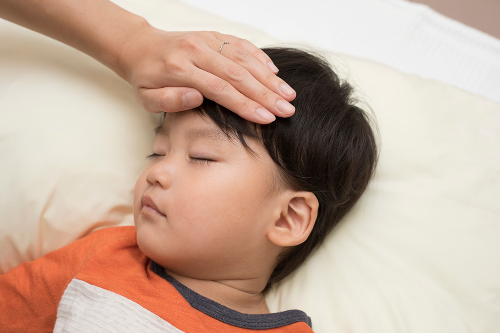 withコロナの冬、子どもの発熱イメージ