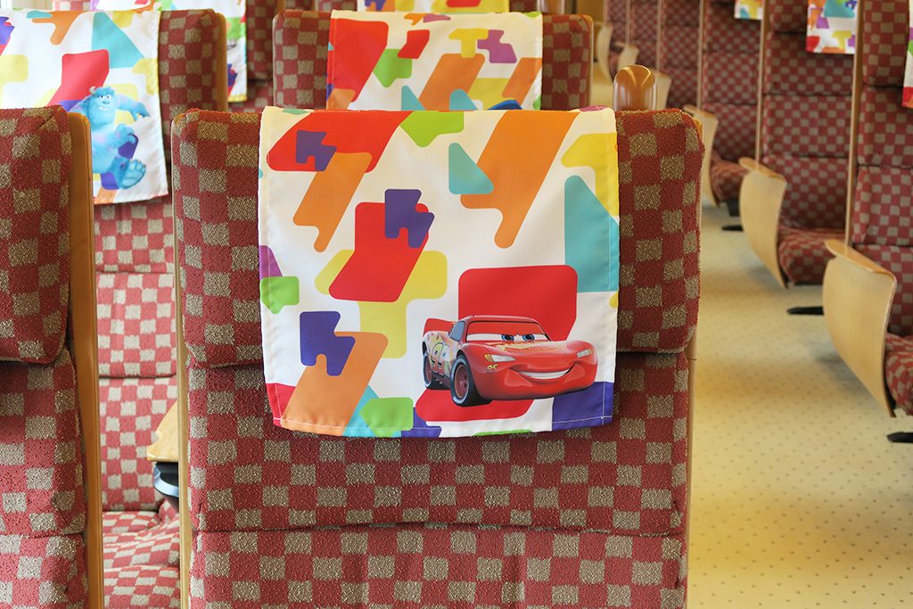 『カーズ』のマックイーンが描かれたヘッドレスカバー/JR九州