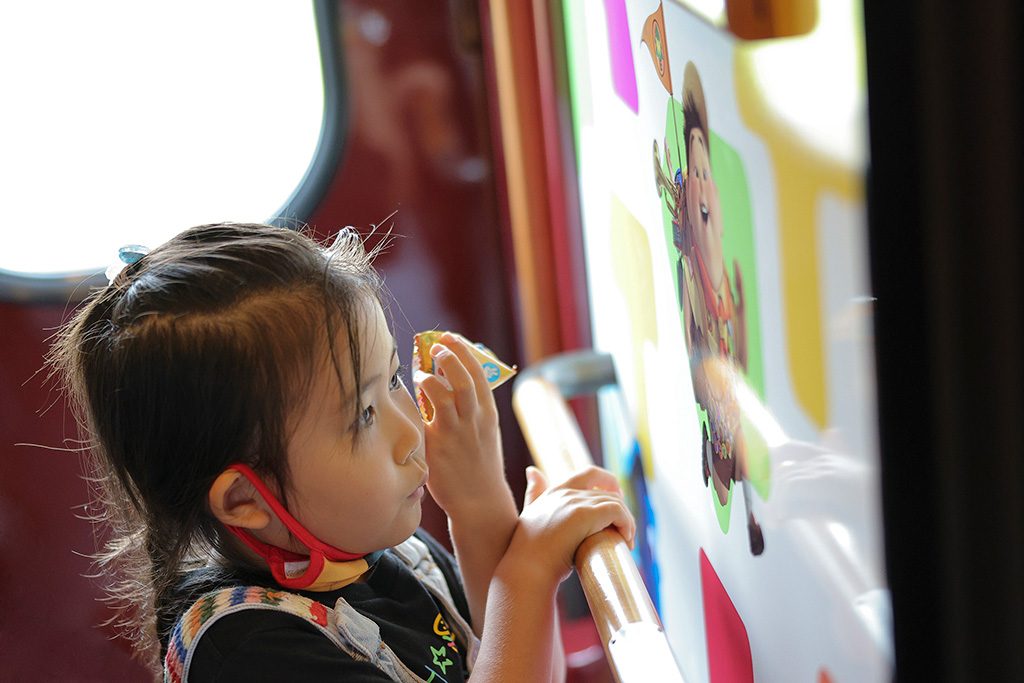 JR九州 WAKU WAKU ADVENTURE 新幹線に乗る子ども