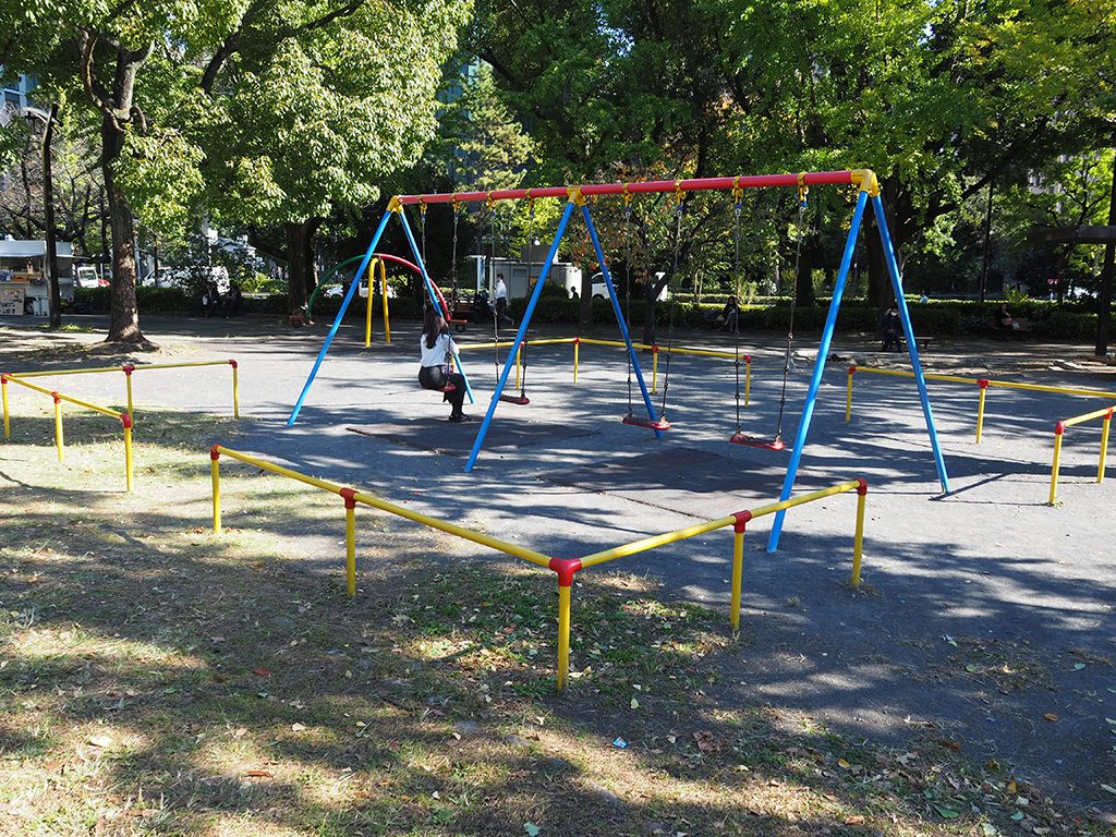 都立芝公園のブランコ（東京都/港区）