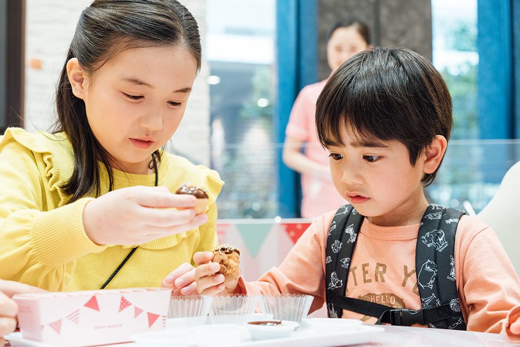 ドーナツ手作り体験の様子/ダスキンミュージアム（大阪府/吹田市）