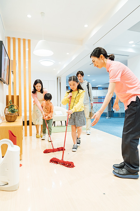 おそうじ体験の様子/ダスキンミュージアム（大阪府/吹田市）