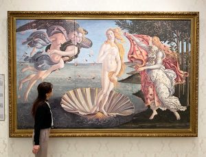 大塚国際美術館のフラワーアートウォールが恋ピンクにリニューアル、期間限定スイーツも