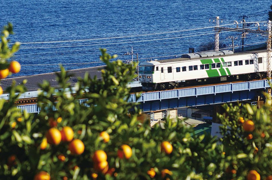 ありがとう185系！南田裕介さんと時刻表編集長が、JR東日本の運転士に
