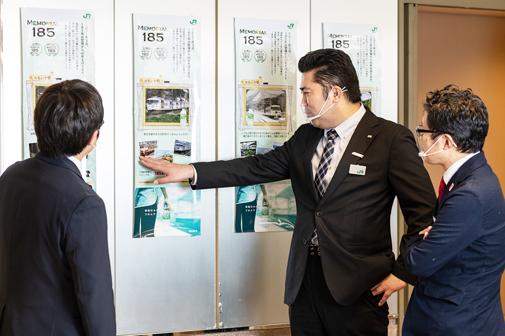 大内編集長(中央)南田さん(右)/JR東日本185系メモリアル
