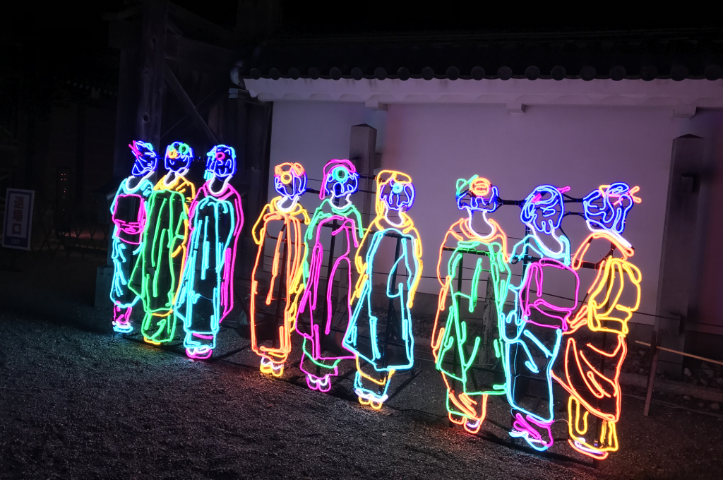 着物を着た女性たちのイルミネーション/京都二条城イルミナージュ(京都市/中京区)