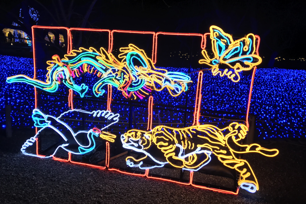 「唐門」に描かれた生きもののイルミネーション/京都二条城イルミナージュ(京都市/中京区)