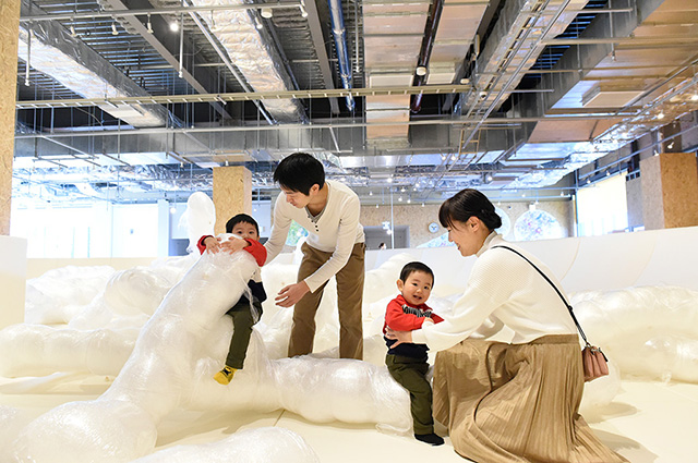 大きなお皿のバルーンモンスター/PLAY! PARK(東京都/立川市)