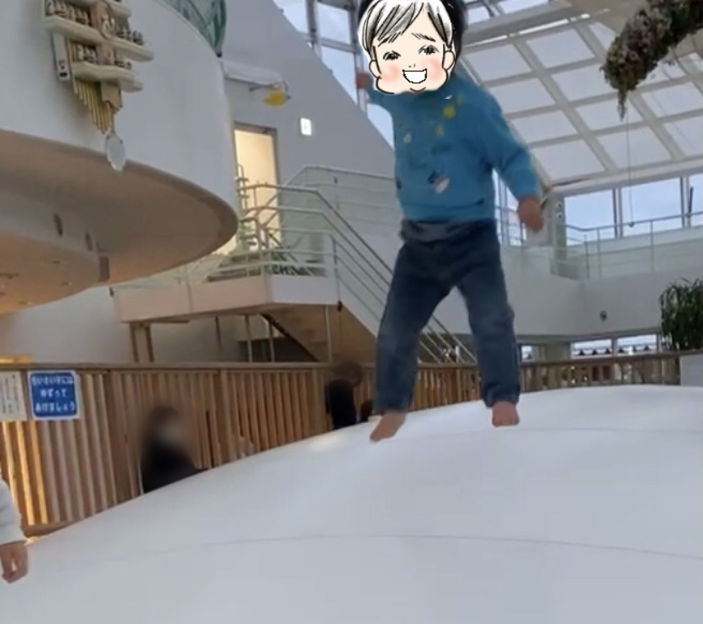 超大型トランポリン「ふわふわドーム」／おとぎの森館 （高岡市）