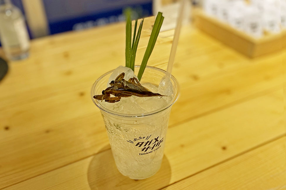 昆虫専門店「TAKEO」の店頭で飲める「めっちゃタガメサイダー」