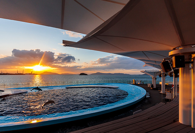 瀬戸内の 夕日を望む 「夕暮れの景」/四国水族館（香川県/宇多津町）