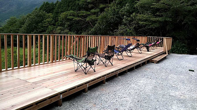 「星見 デッキ」/鳥取にちなんむら モクモクキャンプ（鳥取県/日南町）