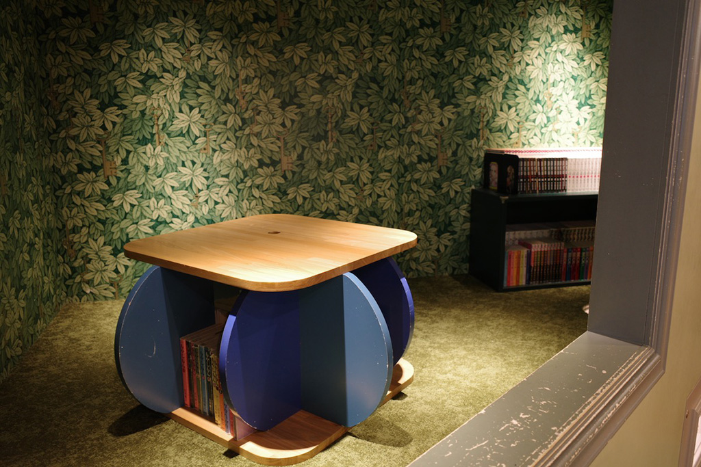 屋根裏部屋のような小さなリーディングスペース/絵と言葉のライブラリー ミッカ(東京都/葛飾区)