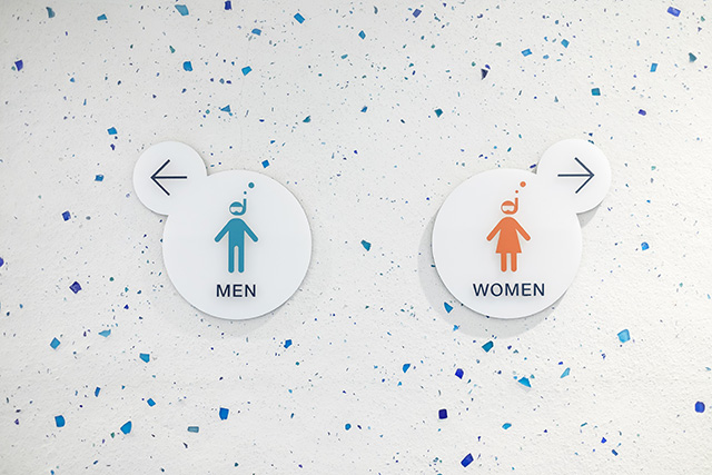 トイレのサイン/DMMかりゆし水族館（沖縄県／豊見城市）