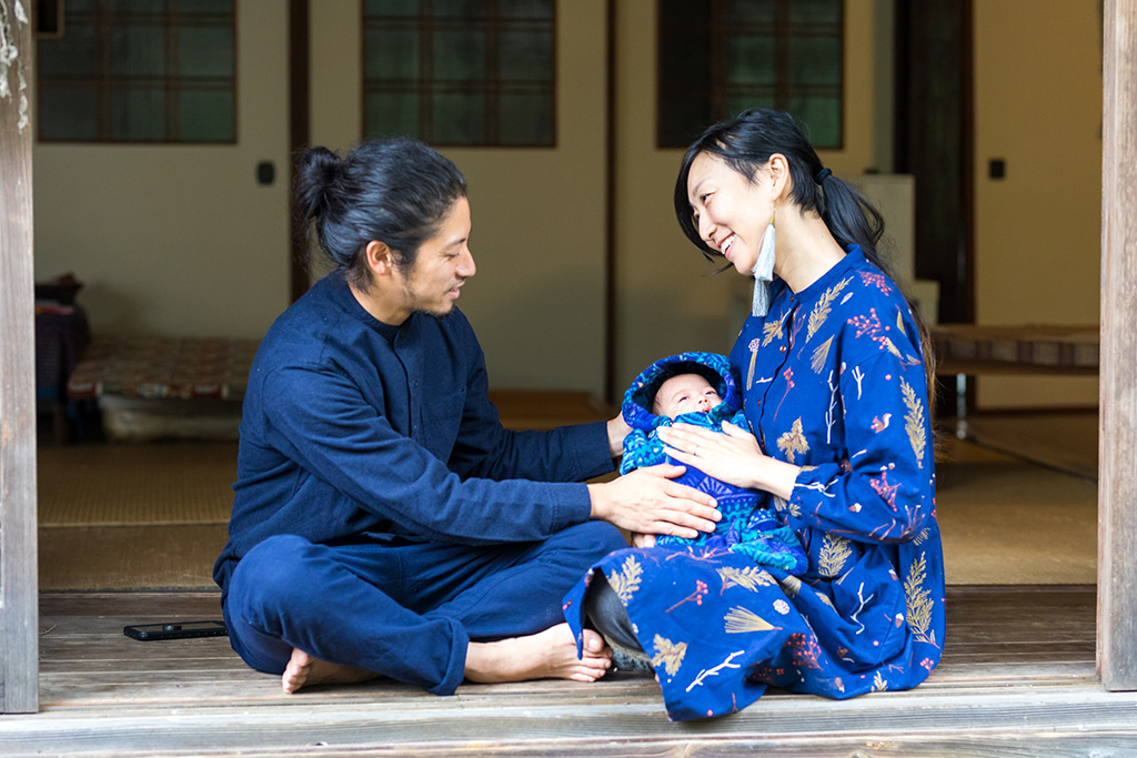 福岡県糸島市に移住した畠山千春さんと志田浩一さん