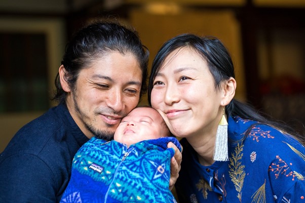 福岡県糸島市に移住した畠山千春さんと志田浩一さん