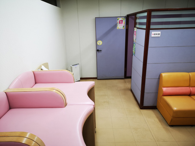 おむつ換えスペースと授乳室／東映太秦映画村（京都市右京区）