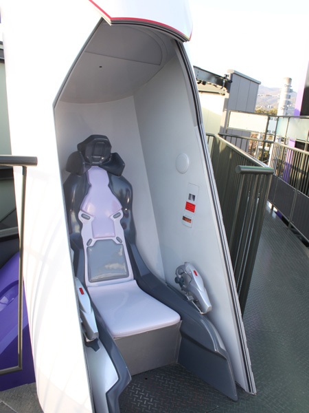 初号機エントリープラグの「搭乗テスト」にトライ／東映太秦映画村（京都市右京区）