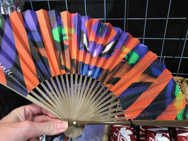 エヴァンゲリオン仕様の京扇子／東映太秦映画村（京都市右京区）