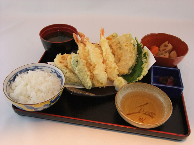 復刻 傷を癒す藤の花大盛り天ぷら定食/東映太秦映画村(京都市右京区)