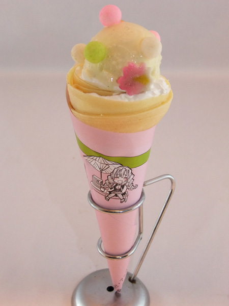 甘露寺のさくらクレープ/東映太秦映画村(京都市右京区)