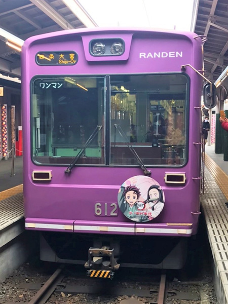 特別車両が期間限定で4両走行中の路面電車「嵐電」/東映太秦映画村(京都市右京区)