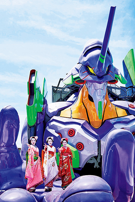 初号機の手のひらで写真撮影/エヴァンゲリオン 京都基地（京都府/京都市）