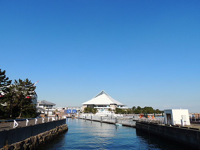 「アクアミュージアム」の三角屋根/横浜・八景島シーパラダイス(神奈川県/横浜市)