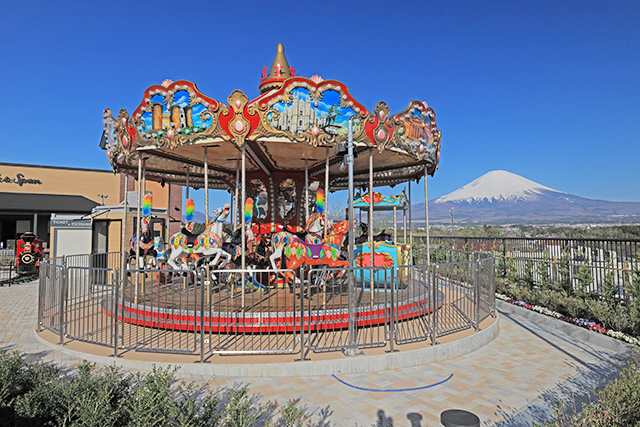 イタリア製のメリーゴーラウンド/御殿場プレミアム・ アウトレット(静岡県/御殿場市)