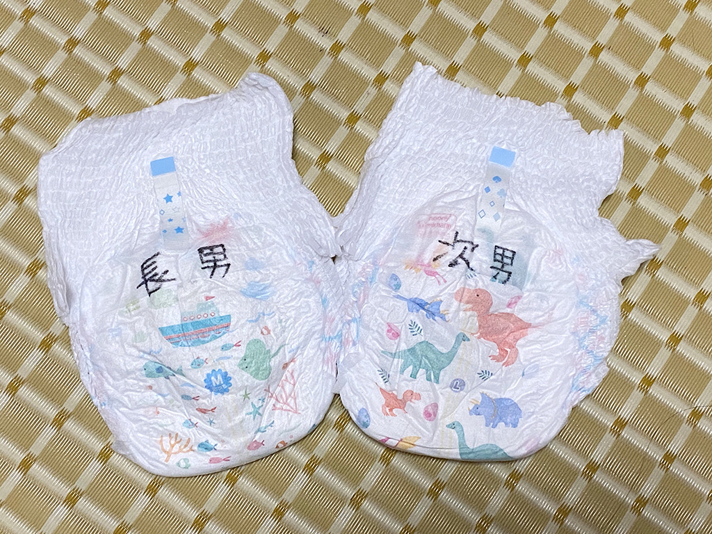 双子の息子のオムツ/移住生活