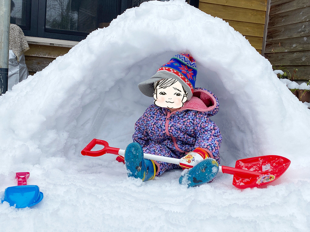 かまくらと子ども