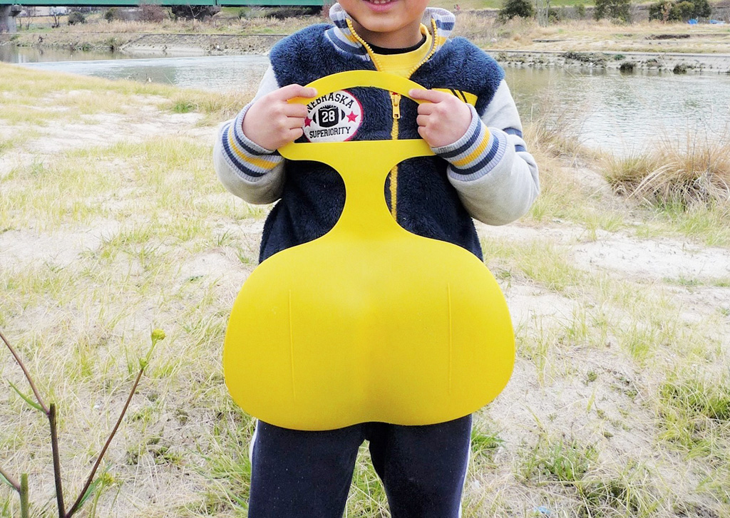 スライダーをもつ子ども