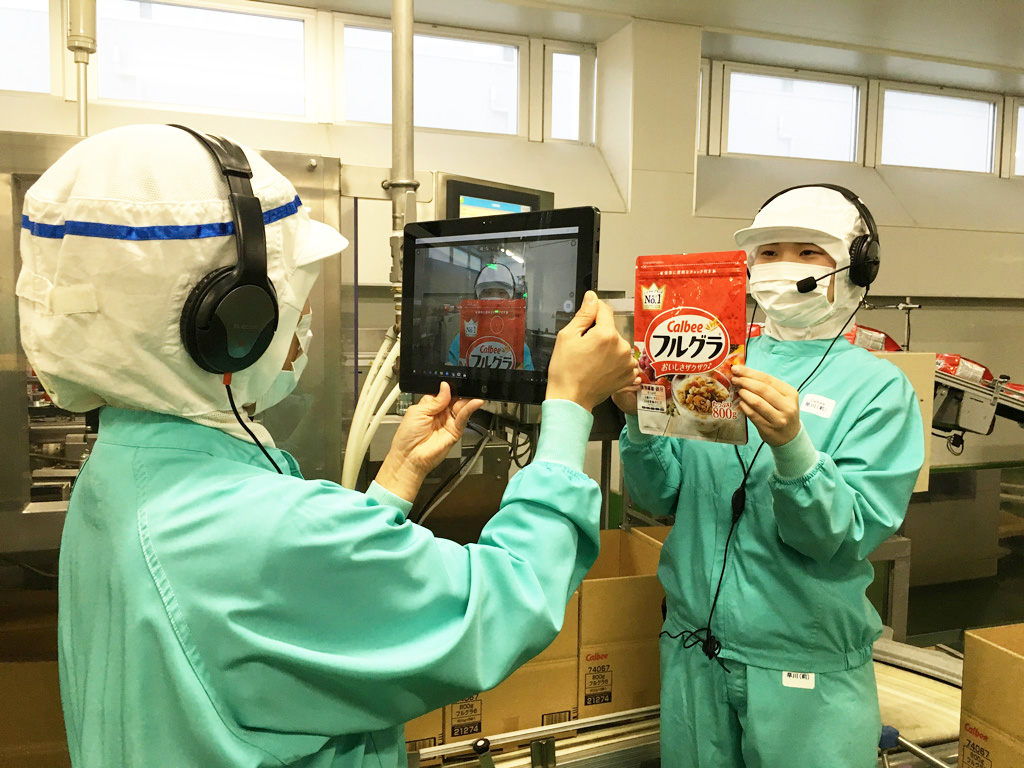 カルビーオンライン工場見学の様子