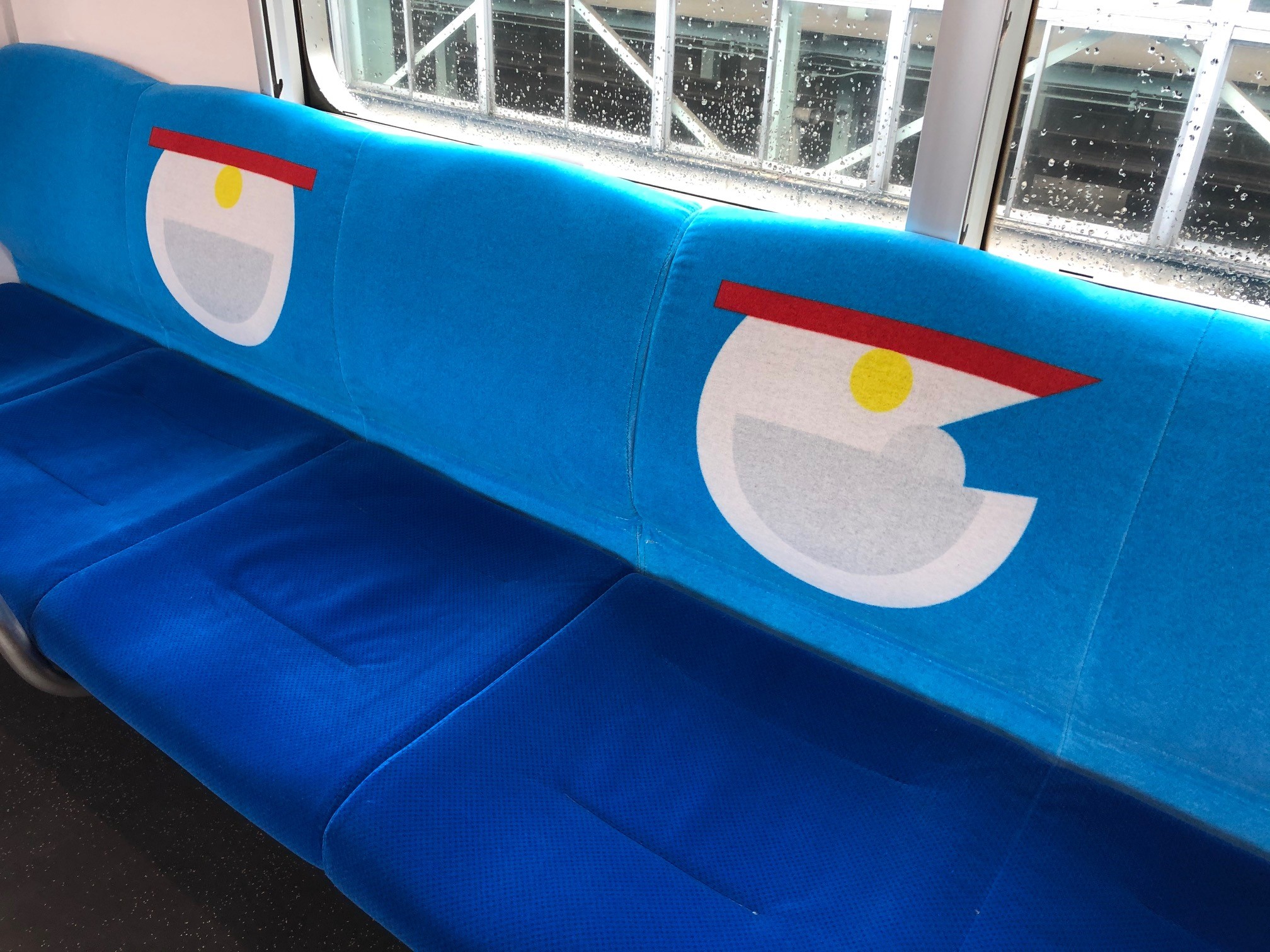 ラッピング電車「DORAEMON-GO!(ドラえもんゴー!)」/西武鉄道所沢駅(埼玉県/所沢市)