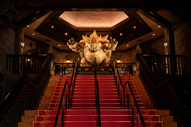 大階段の上には大きなクッパ像が/USJ「スーパー・ニンテンドー・ワールド」（大阪府/大阪市）
