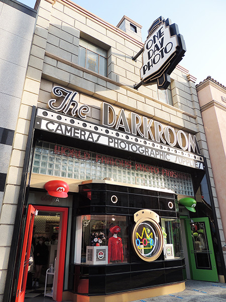 カフェに隣接したグッズ販売ストア/USJ「スーパー・ニンテンドー・ワールド」（大阪府/大阪市）