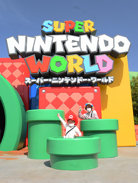 土管に入って記念撮影/USJ「スーパー・ニンテンドー・ワールド」（大阪府/大阪市）