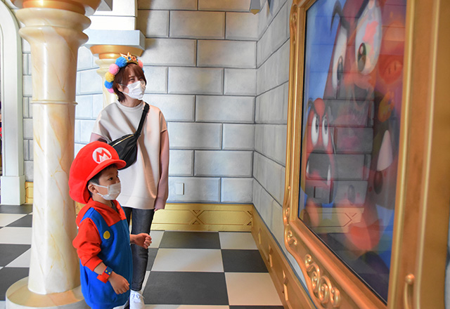 見る角度で絵が変わる絵画/USJ「スーパー・ニンテンドー・ワールド」（大阪府/大阪市）