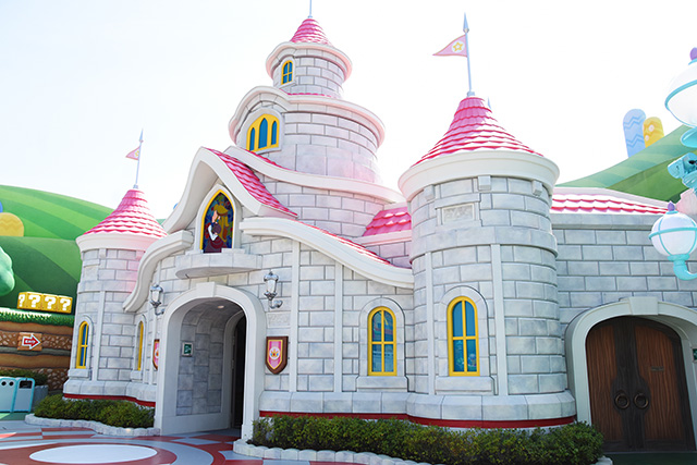 ピーチ城の全貌/USJ「スーパー・ニンテンドー・ワールド」（大阪府/大阪市）
