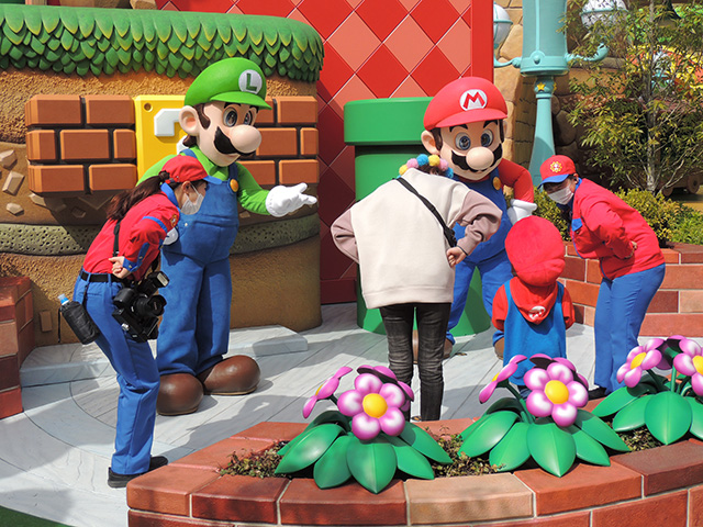 ポーズの打ち合わせ中/USJ「スーパー・ニンテンドー・ワールド」（大阪府/大阪市）