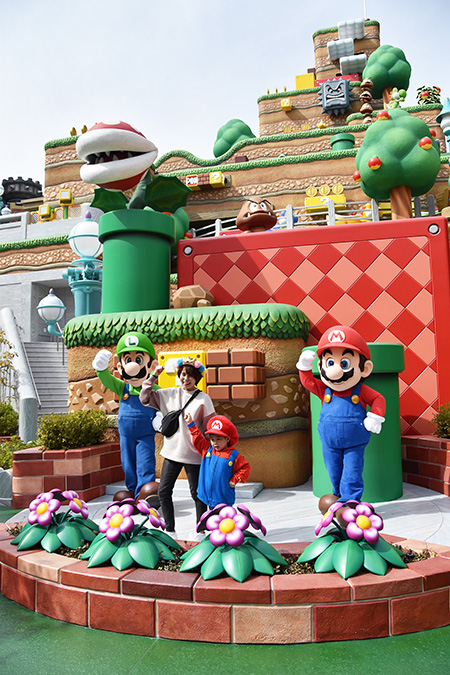 2つのポーズで記念撮影/USJ「スーパー・ニンテンドー・ワールド」（大阪府/大阪市）